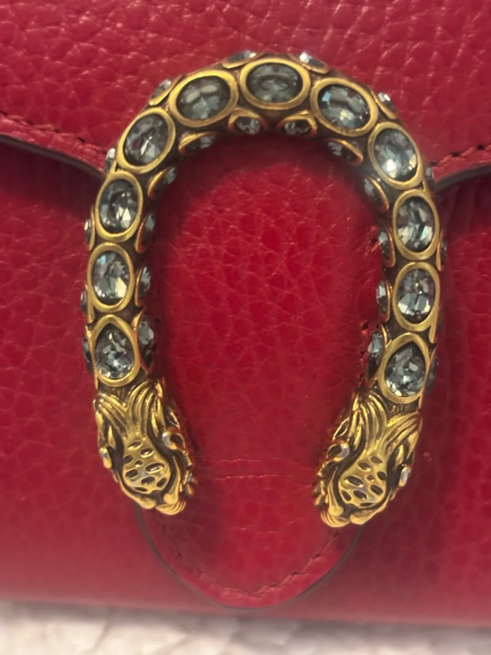 Gucci Red Pebbled Leather Shoulder Bag with Gold-Tone and jeweled closure. - Picture 3 of 6